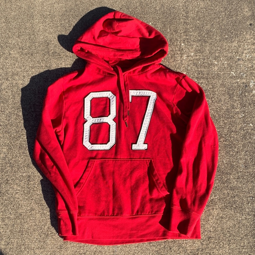 Red Hooded Pullover Sweatshirt with '87' Graphic - Men's